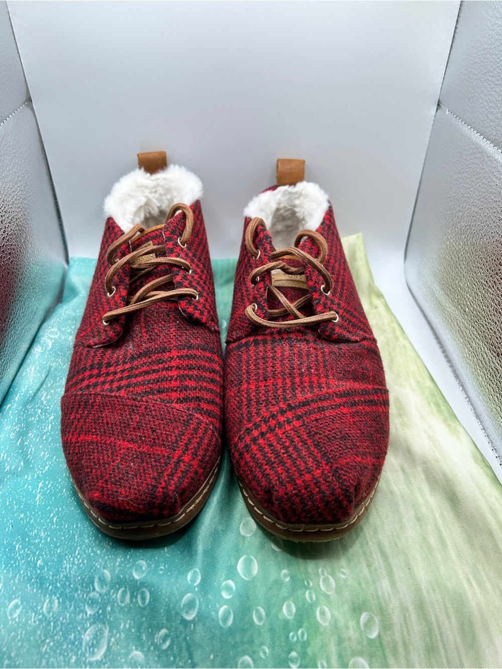 Tom’s Red Plaid Fleece-Lined Lace-Up Shoes Size 8 Women’s